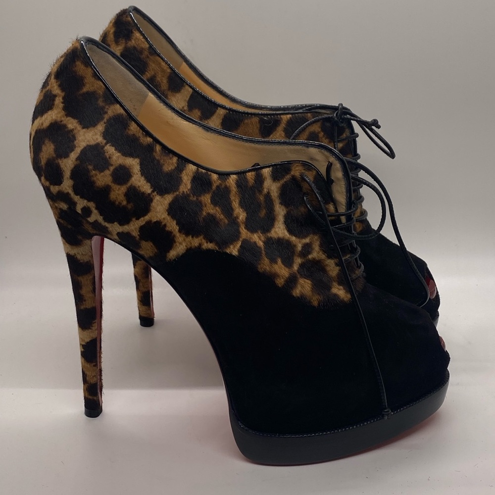 Christian Louboutin -39- Miss Poppins-Leopard. Box & dust Bags included